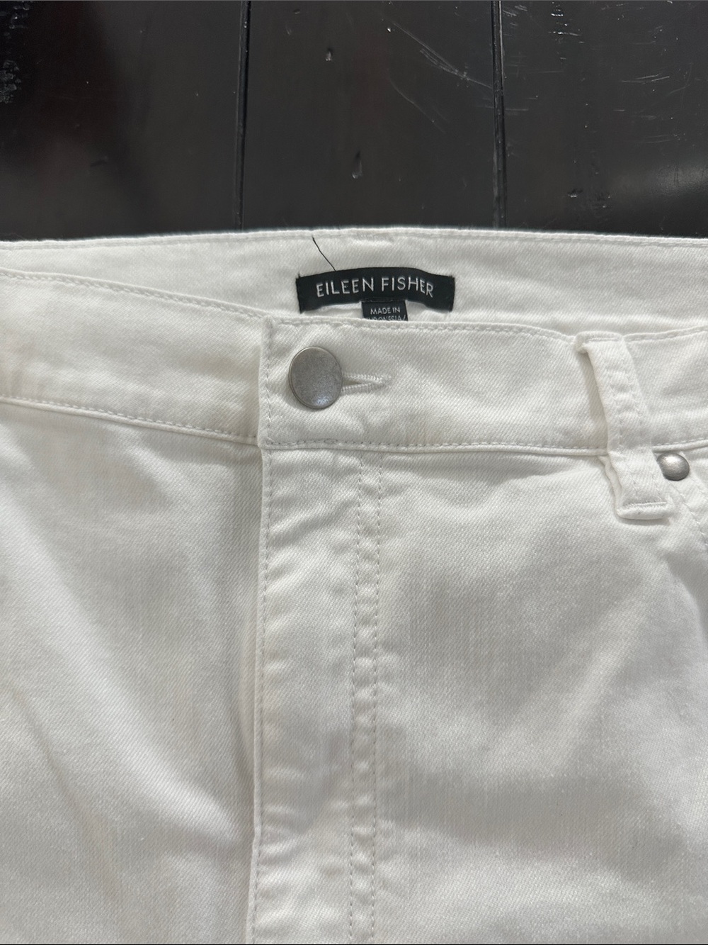 Eileen Fisher White zippered front Denim Jeans